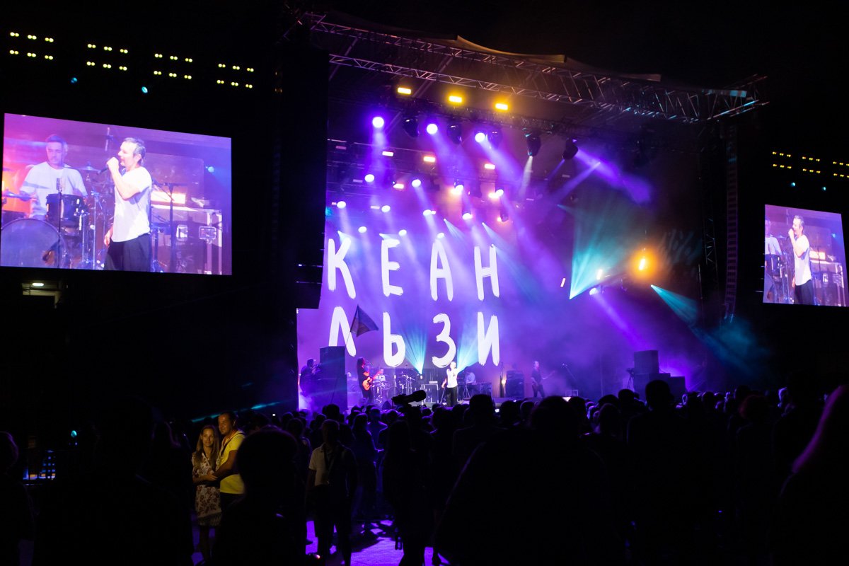 Мероприятие транслировали экраны