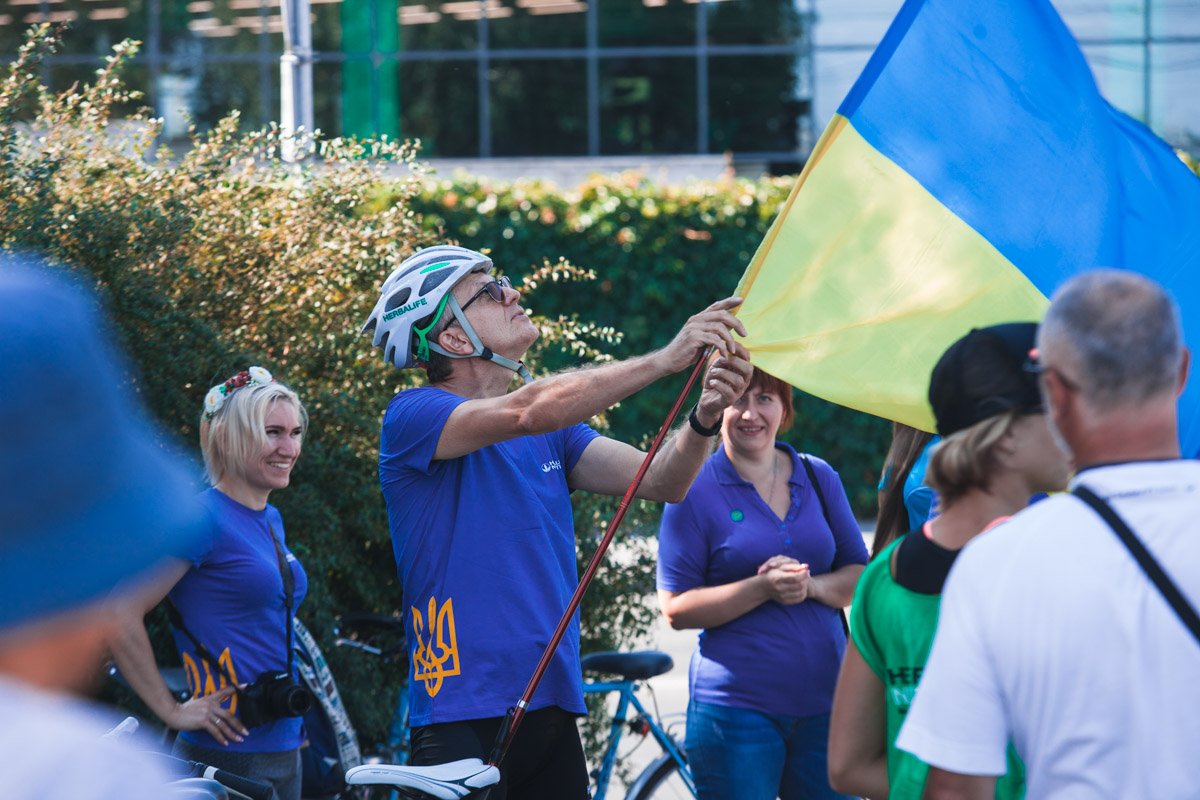 Взяли с собой флаги Взяли с собой флаги