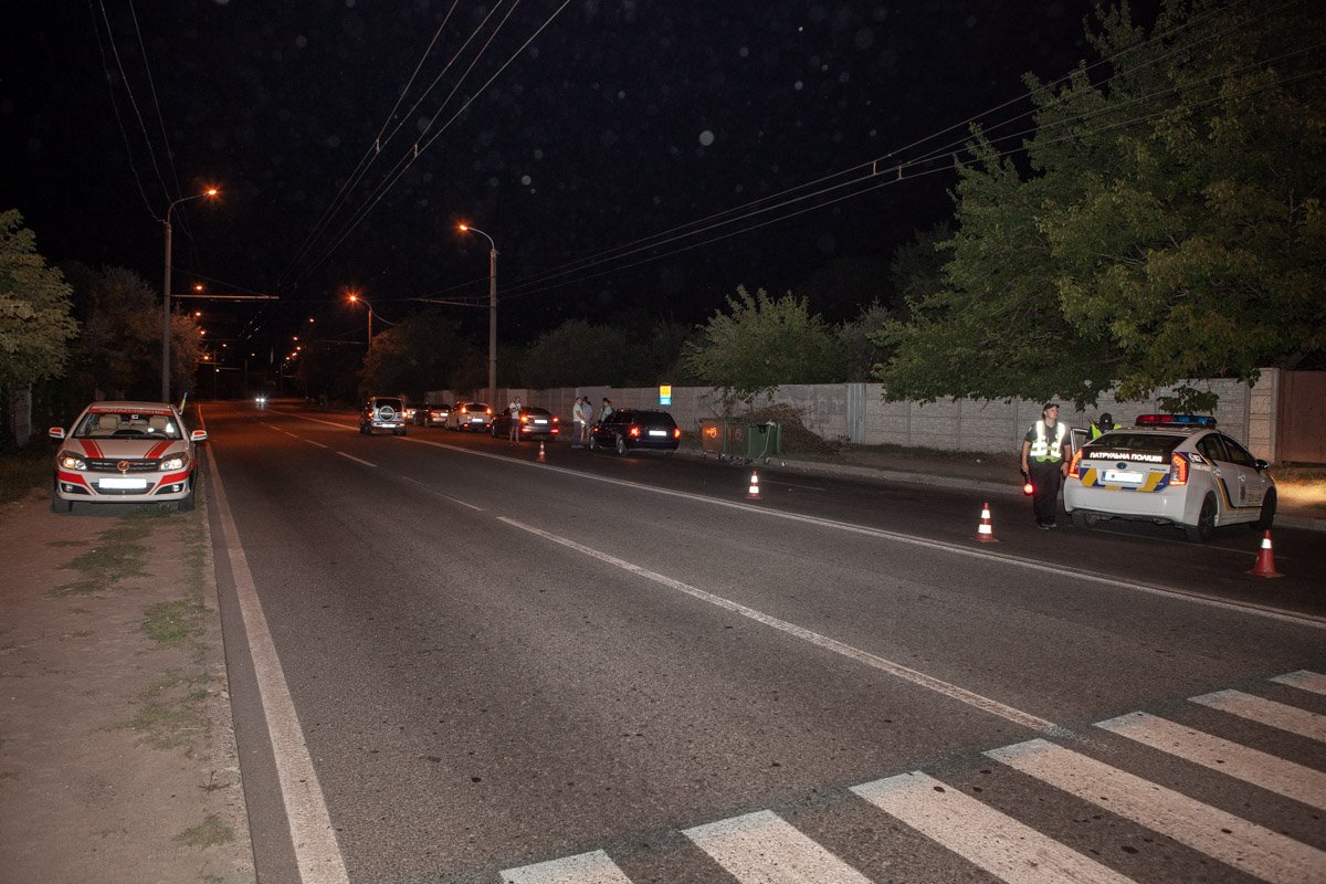 На пересечении с улицей Подольской на дорогу выбежала девушка