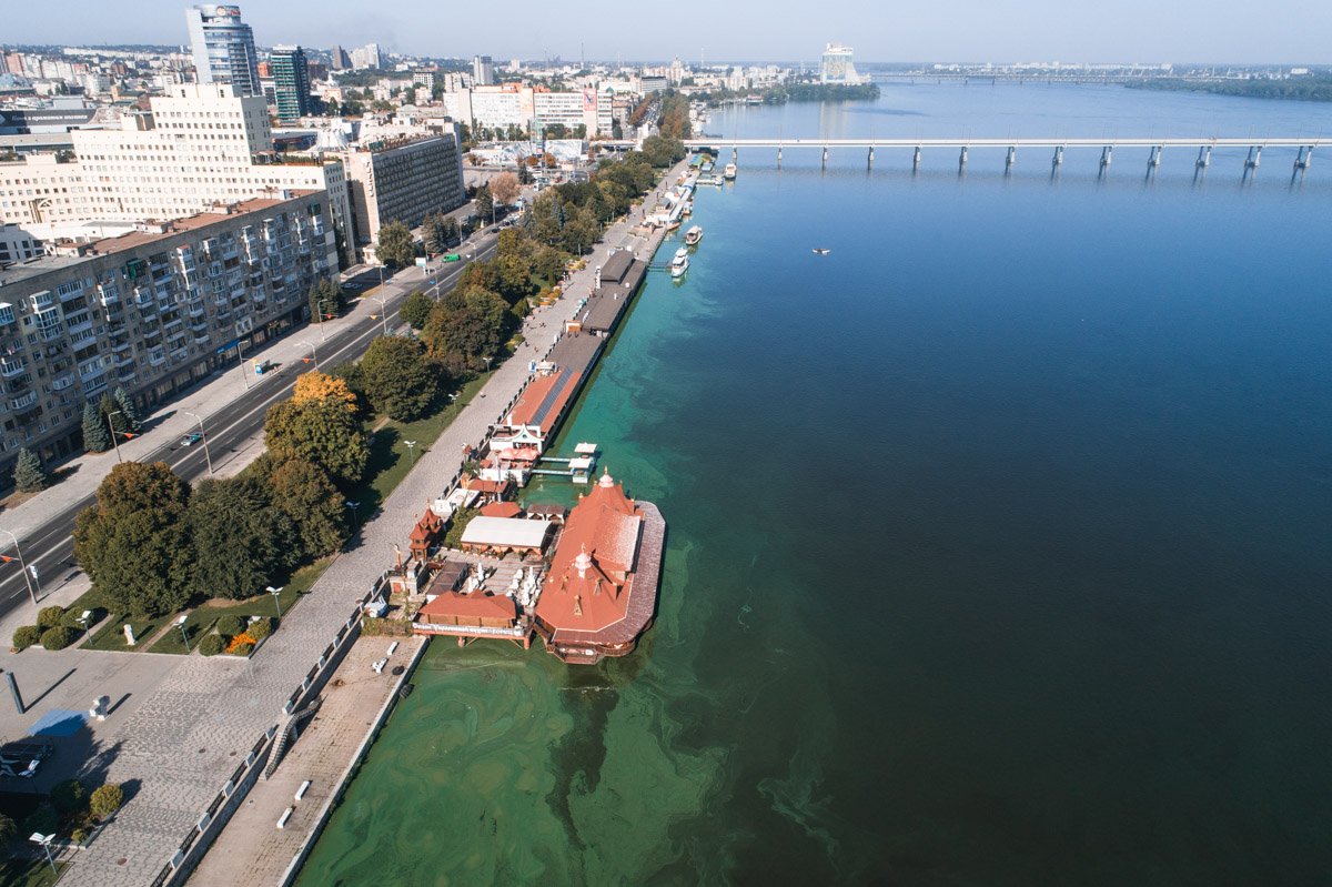 Напоминает гуашь Напоминает гуашь