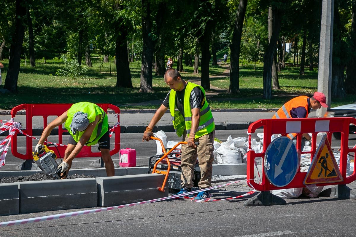 Работы идут третий день Работы идут третий день