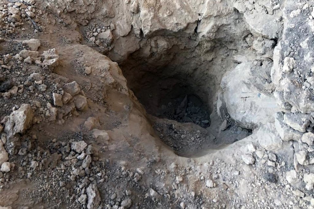 В понедельник, 26 августа, во время проведения земельных работ, мужчину привалило глиной В понедельник, 26 августа, во время проведения земельных работ, мужчину привалило глиной