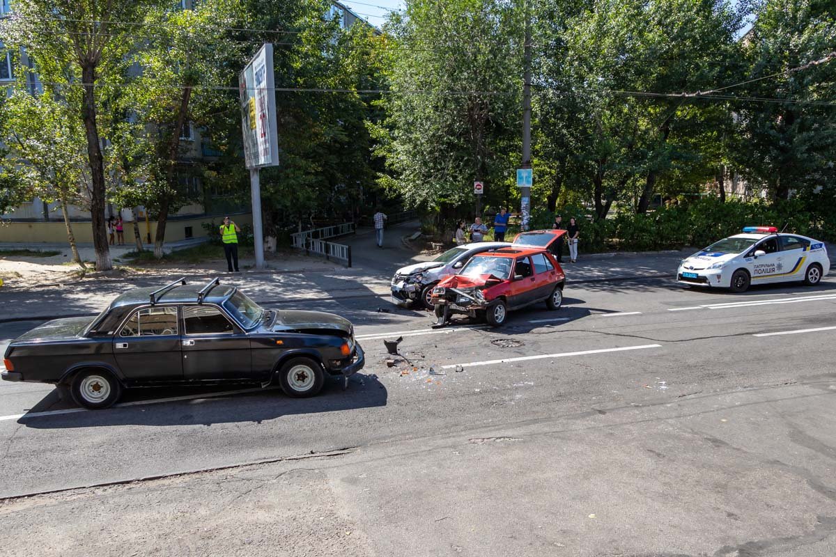 На место приехали сотрудники патрульной полиции  На место приехали сотрудники патрульной полиции