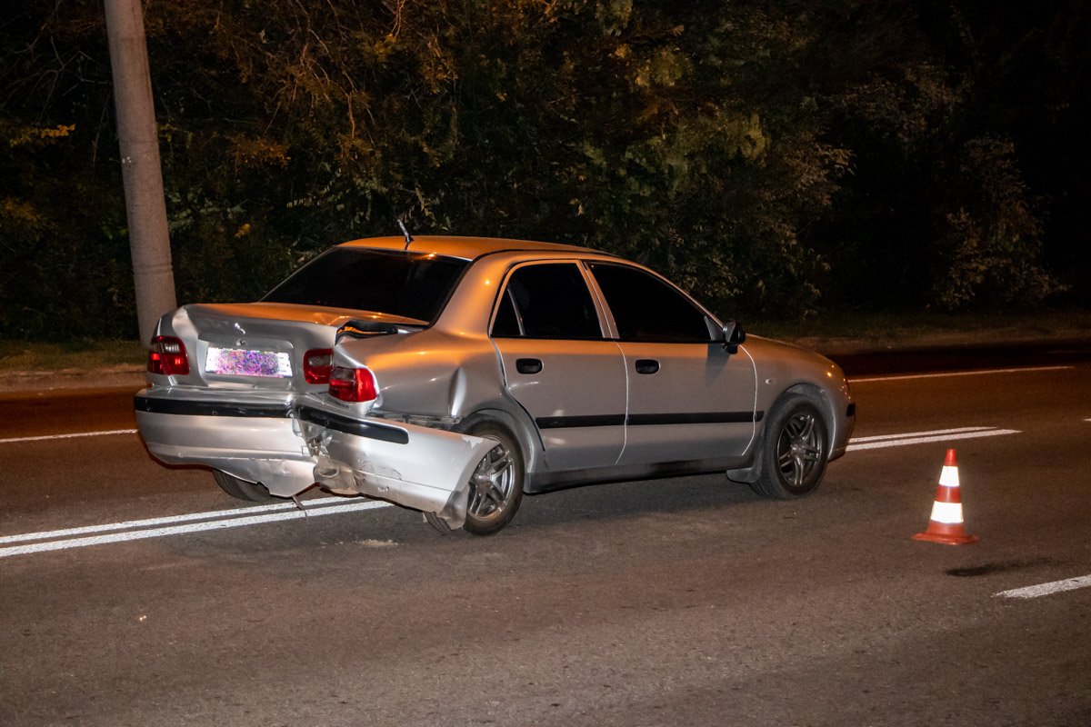 По словам полиции, водитель Хюндай не соблюдал безопасное расстояние и скорость