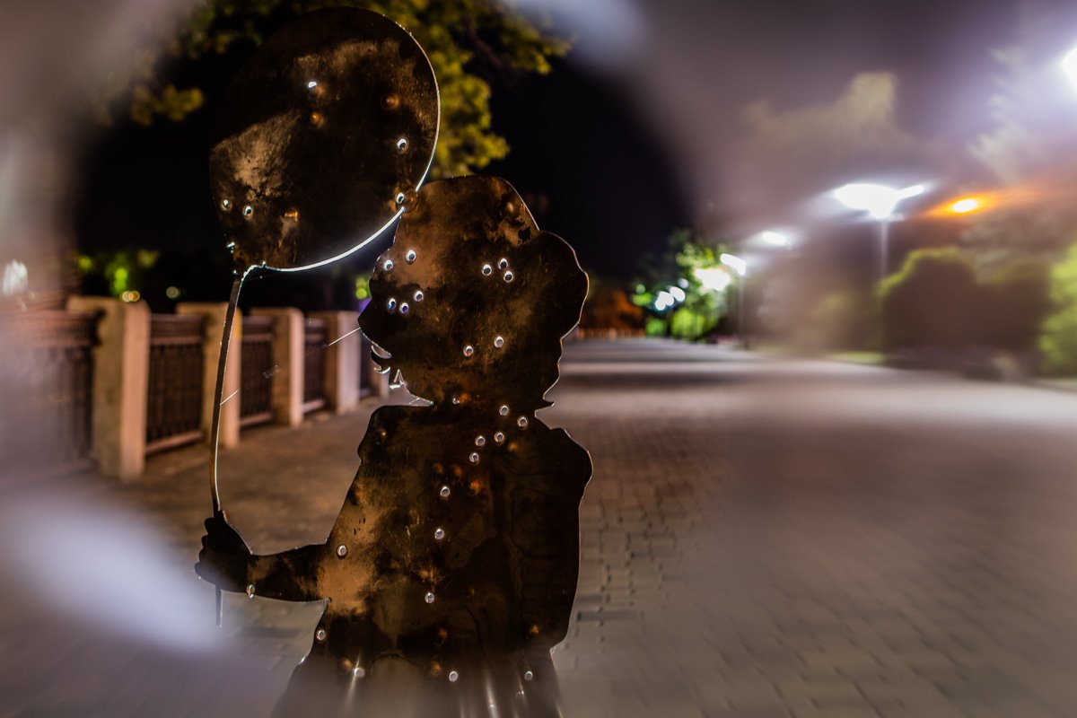 Скульптура на Сичеславской Набережной