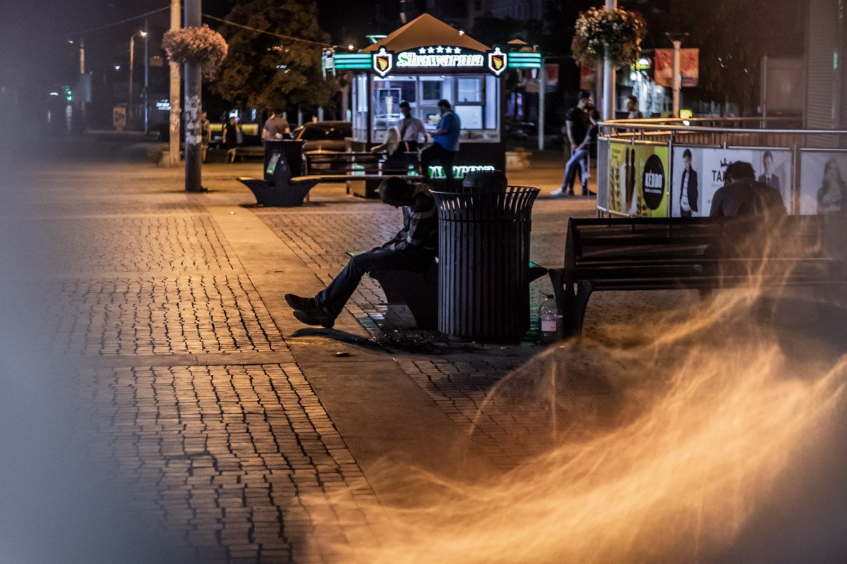 Площадь перед Macdomalds, проспект Яворницкого