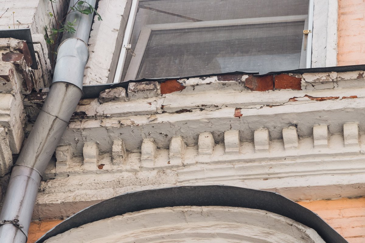 Здание требует ремонта Здание требует ремонта