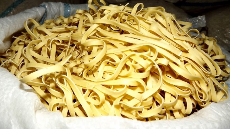 Полезные и вкусные рецепты: как приготовить домашнюю яичную лапшу 1