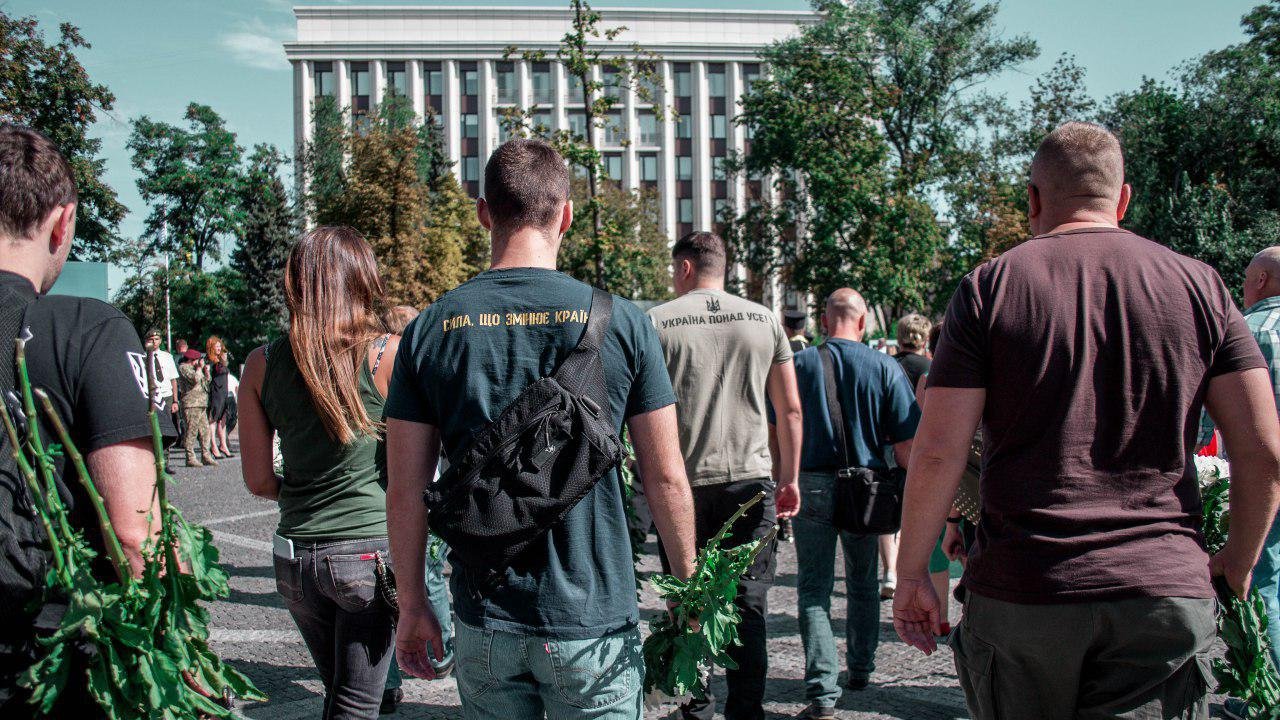 Почтить память погибших пришли военные разных подразделений Почтить память погибших пришли военные разных подразделений