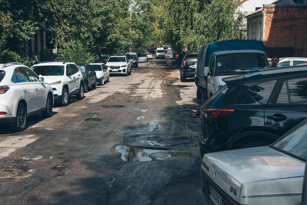 Вода стекает до улицы Ниринберга