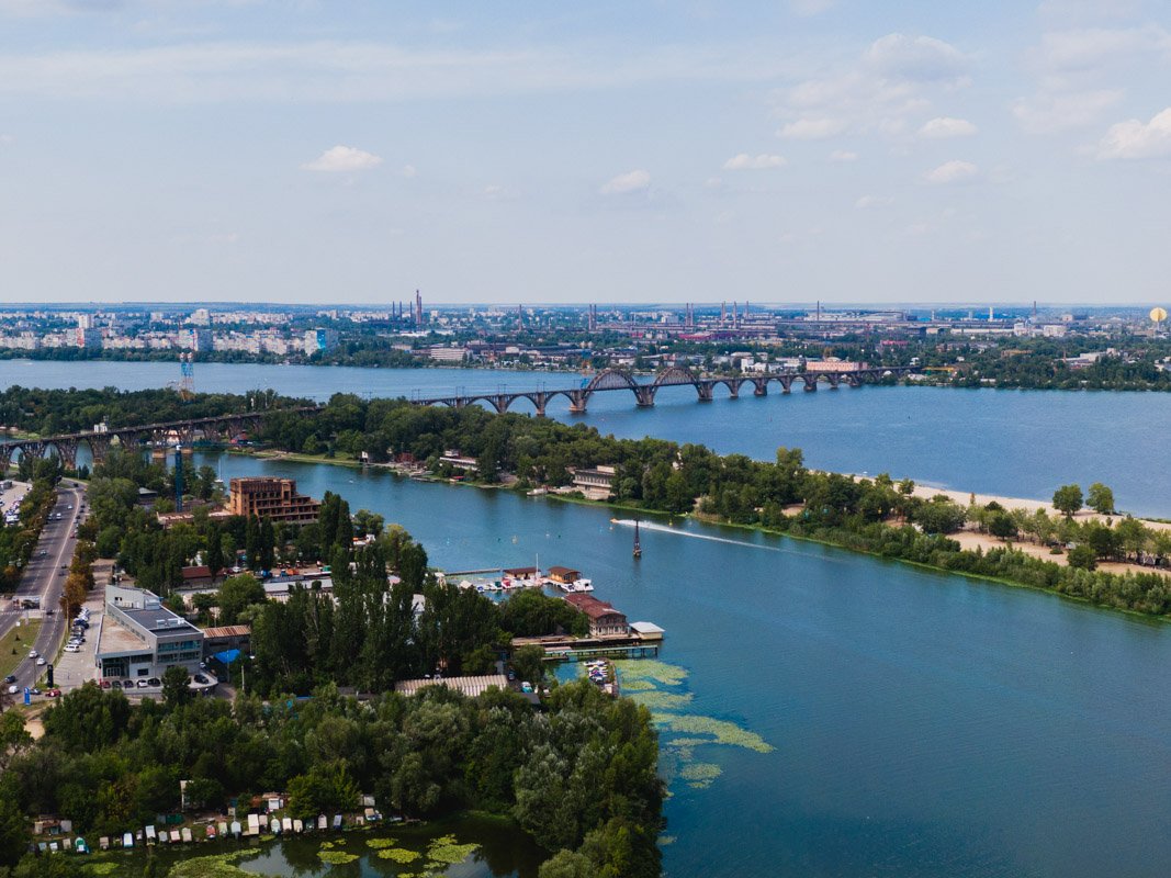 Пока Днепр окончательно не зацвел, успейте покататься на каяках Пока Днепр окончательно не зацвел, успейте покататься на каяках