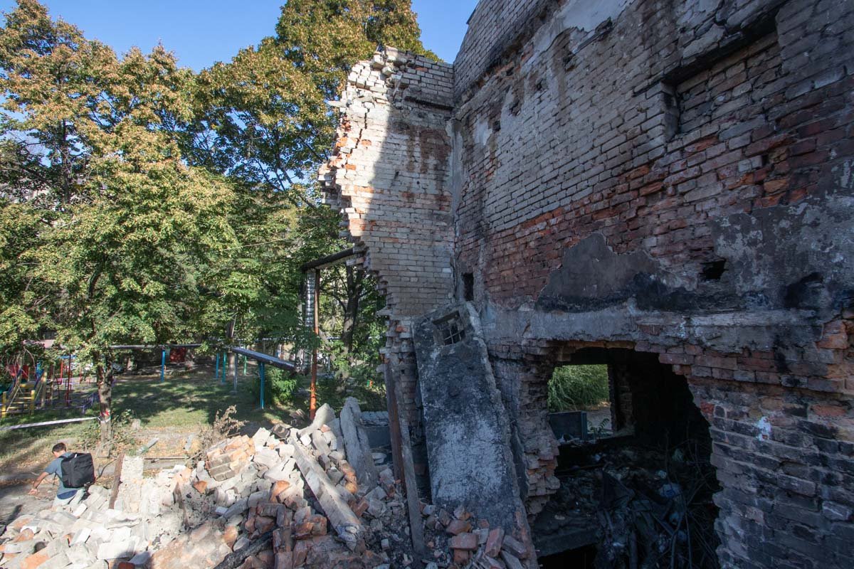 Здание находится почти в центре города