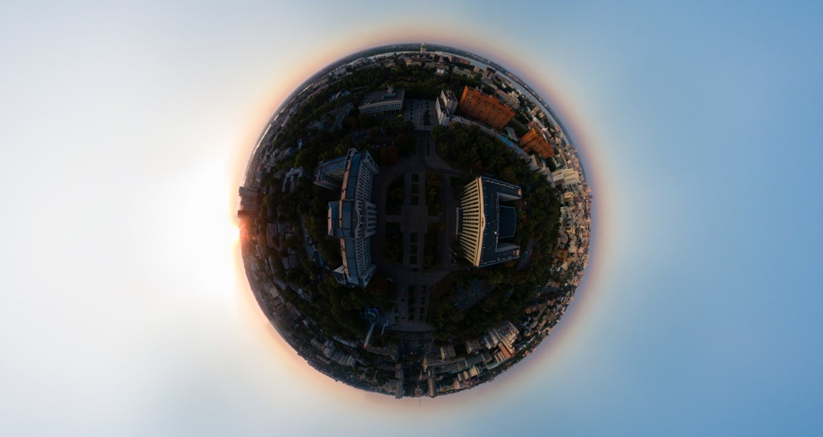 Значок с надписью "7 Е" Значок с надписью "7 Е"