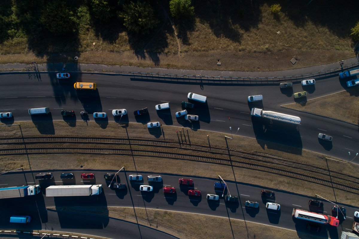 В Днепре на Кайдакском мосту столкнулись 3 авто: образовалась пробка 8