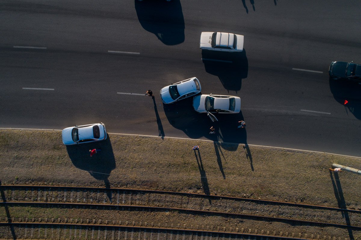 В Днепре на Кайдакском мосту столкнулись 3 авто: образовалась пробка 9