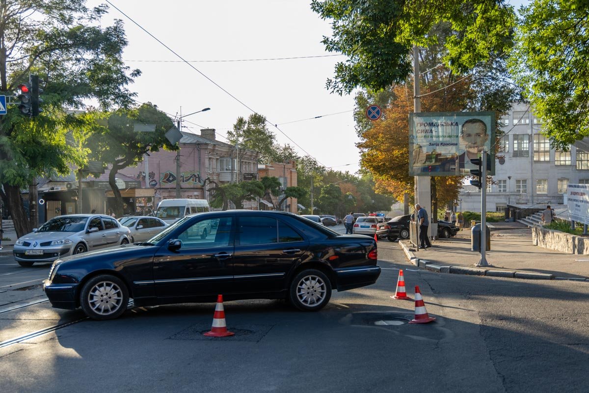 Столкнулись Mercedes и Saab Столкнулись Mercedes и Saab