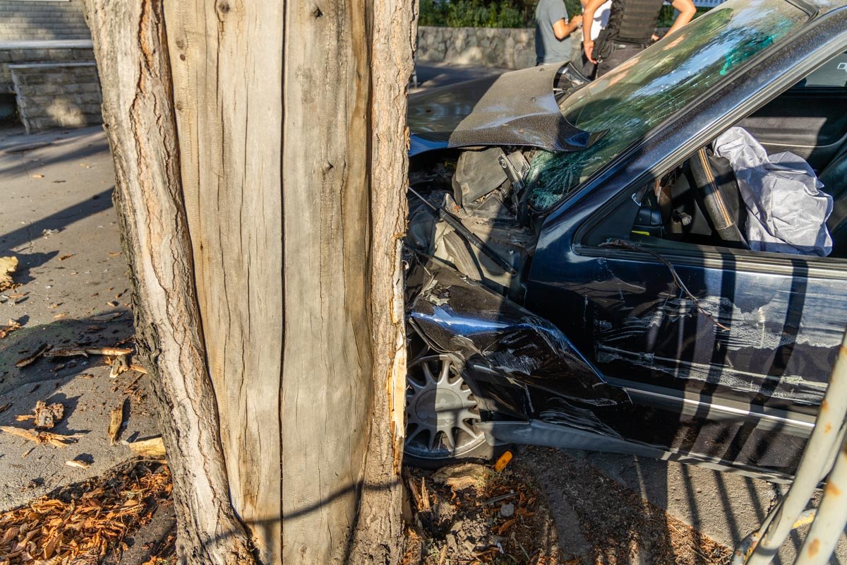 Пострадала 59-летняя женщина-водитель автомобиля Saab Пострадала 59-летняя женщина-водитель автомобиля Saab