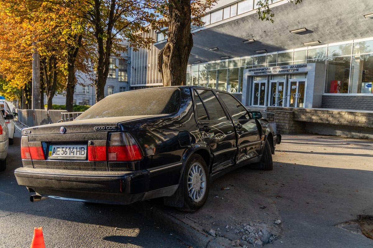 На месте работает полиция На месте работает полиция