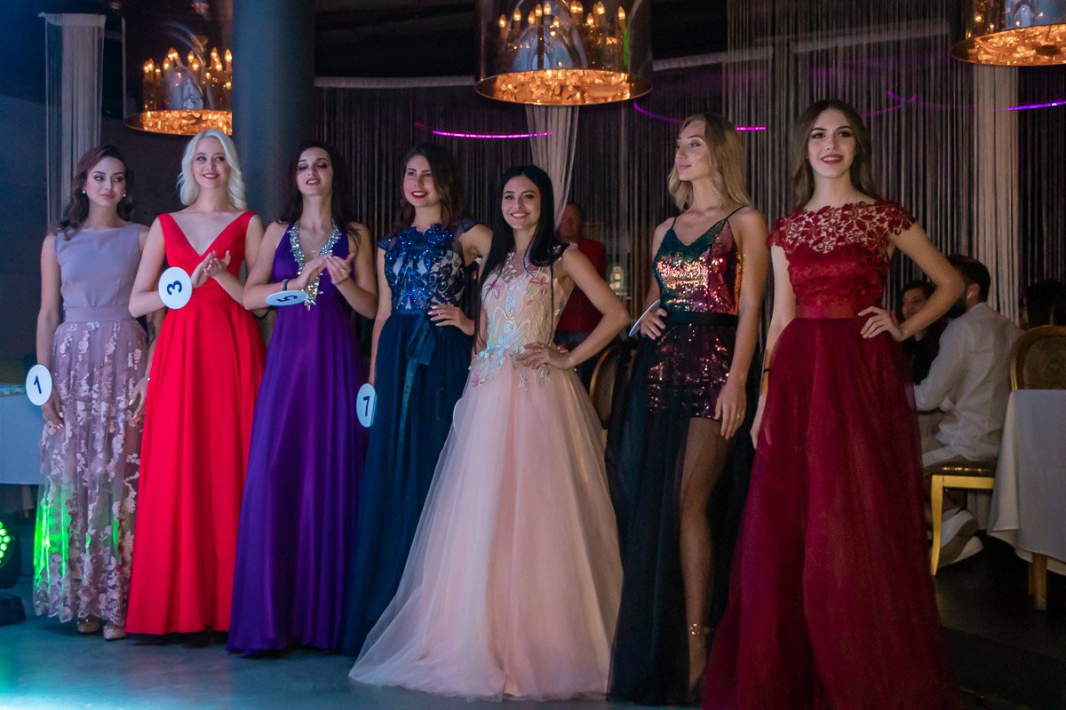 Девушки ослепляют своей красотой 