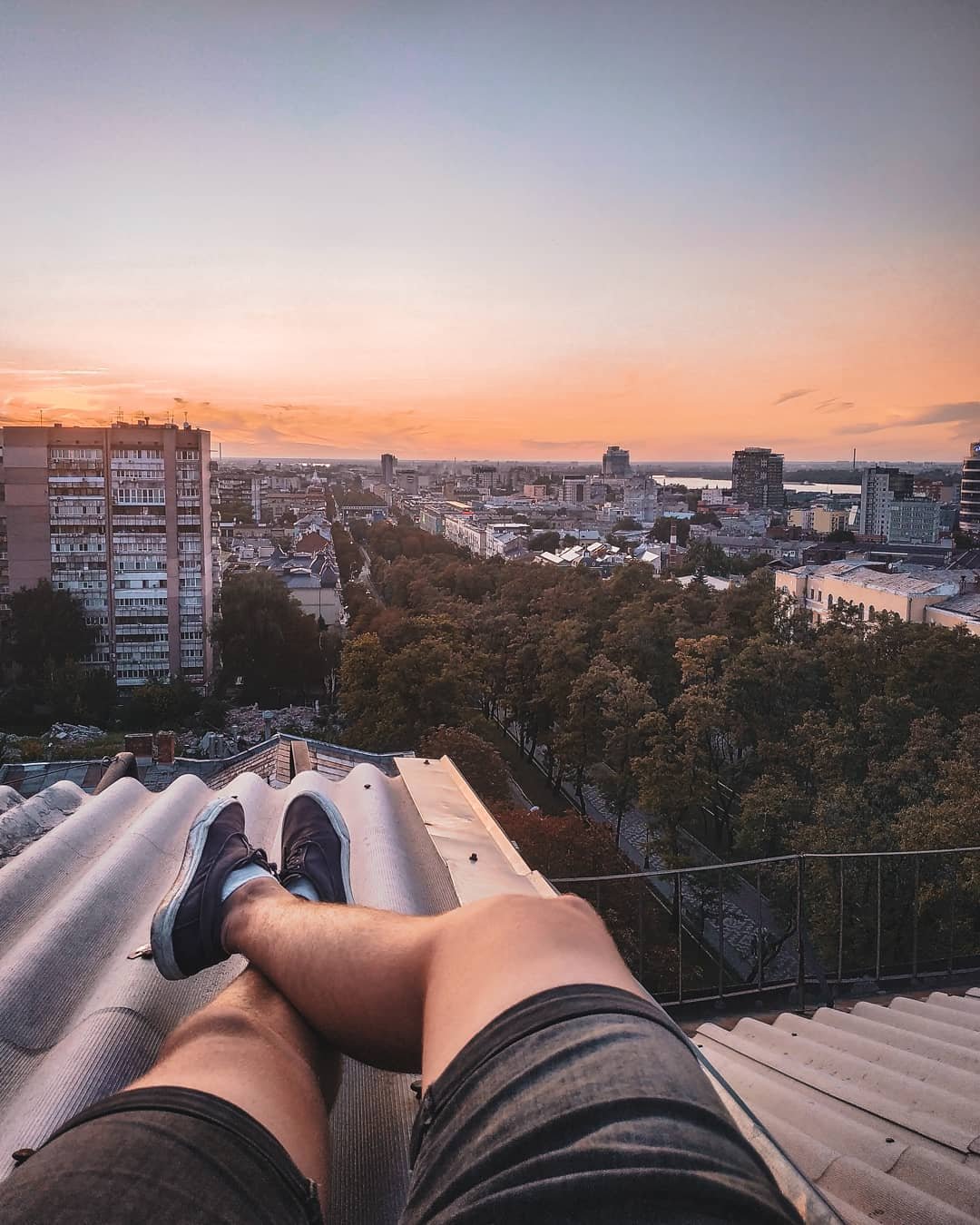 Отдых на крыше с красивым видом