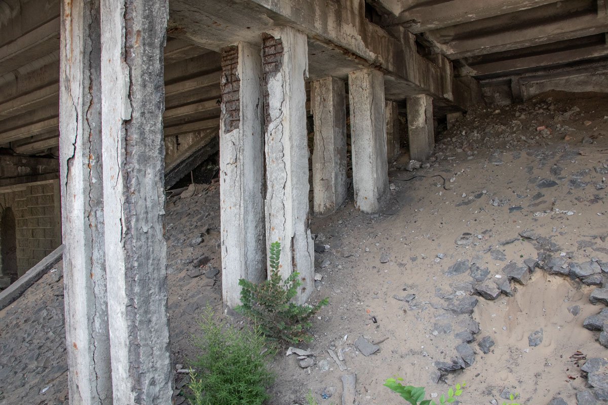 Опоры моста действительно в плачевном состоянии 