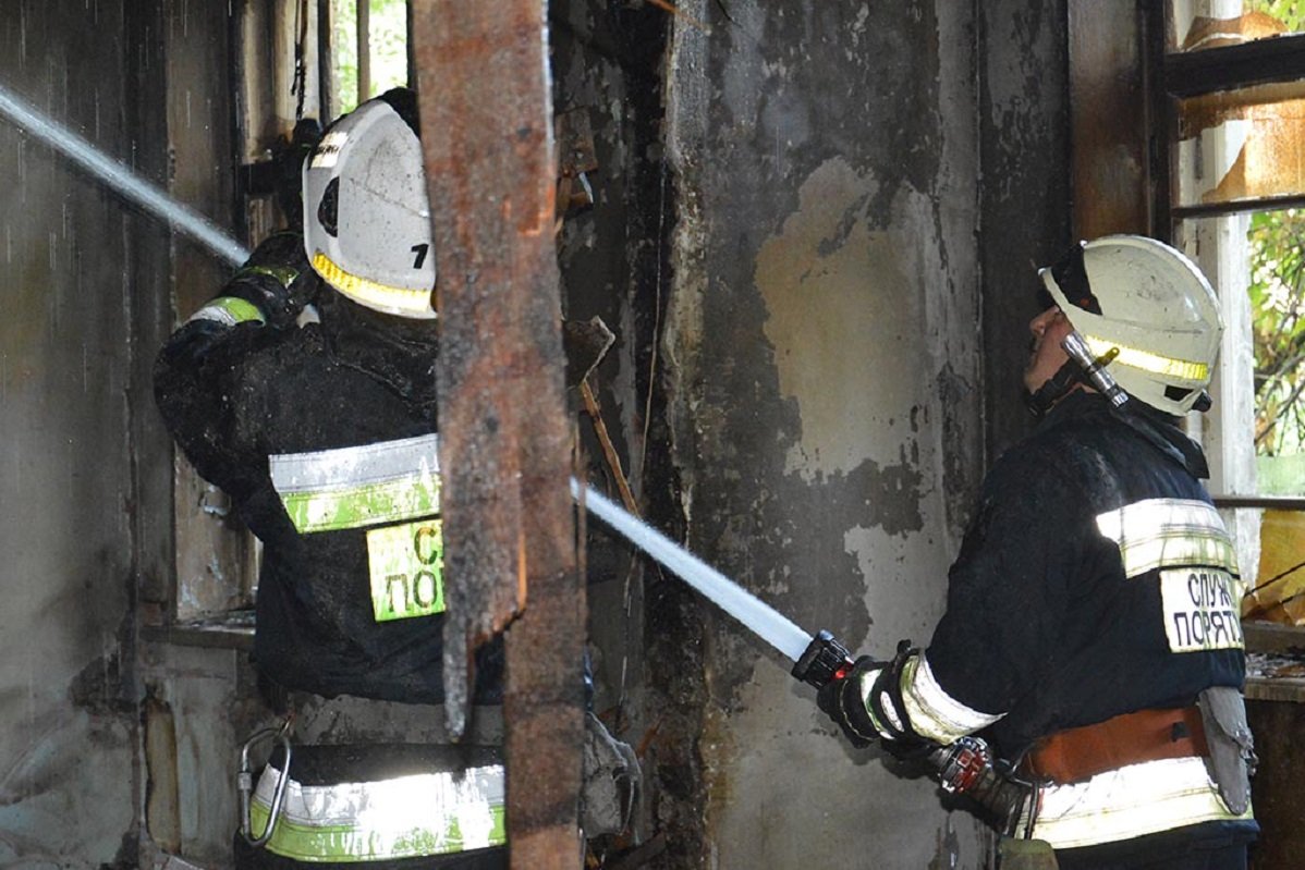 К ликвидации пожара привлекли 17 человек личного состава К ликвидации пожара привлекли 17 человек личного состава