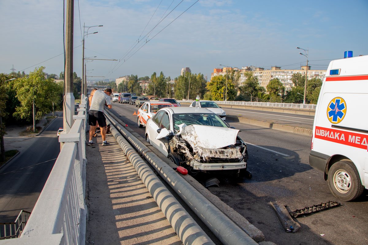Авария произошла на виадуке Авария произошла на виадуке