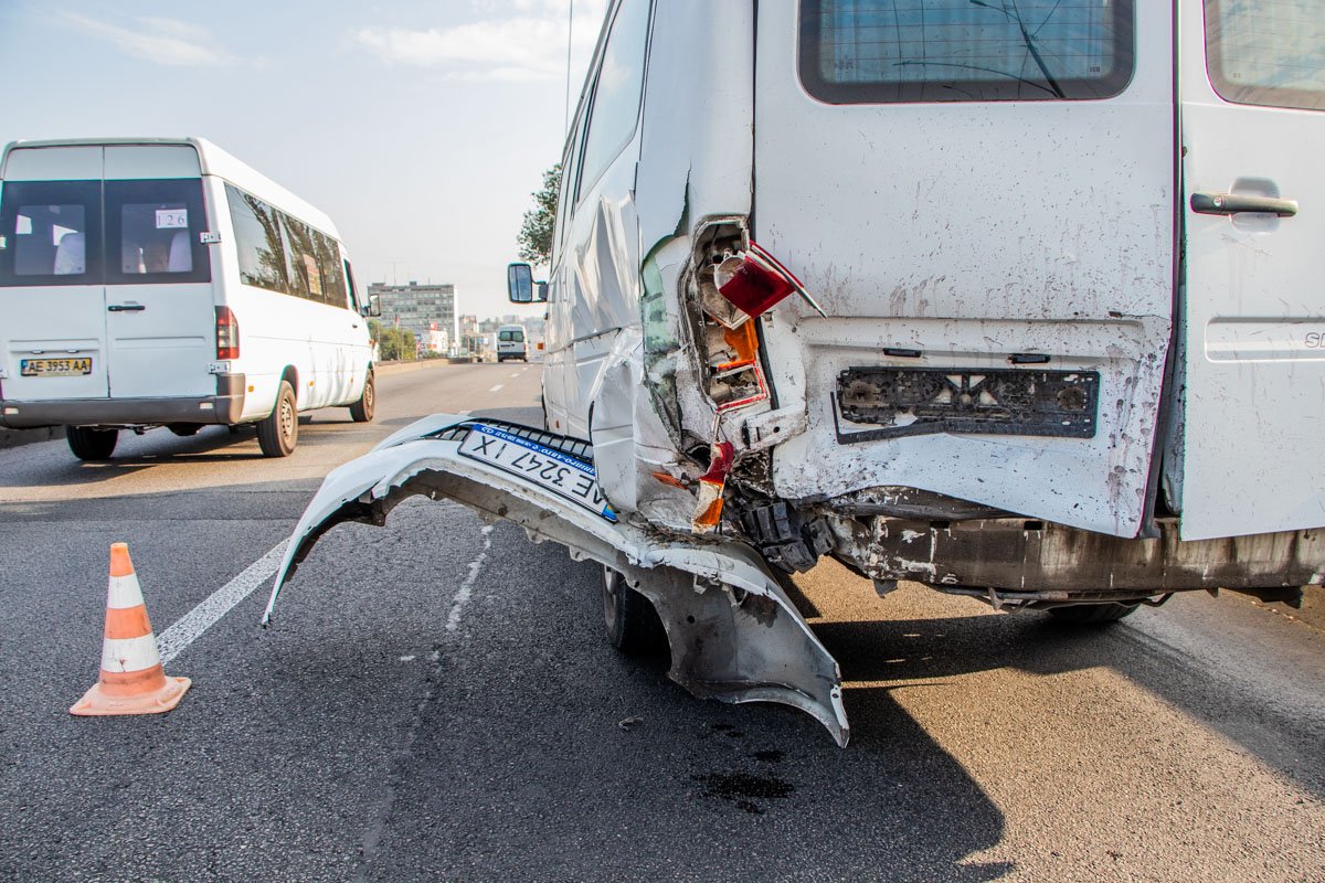 Люди, находившиеся в маршрутке, не пострадали Люди, находившиеся в маршрутке, не пострадали