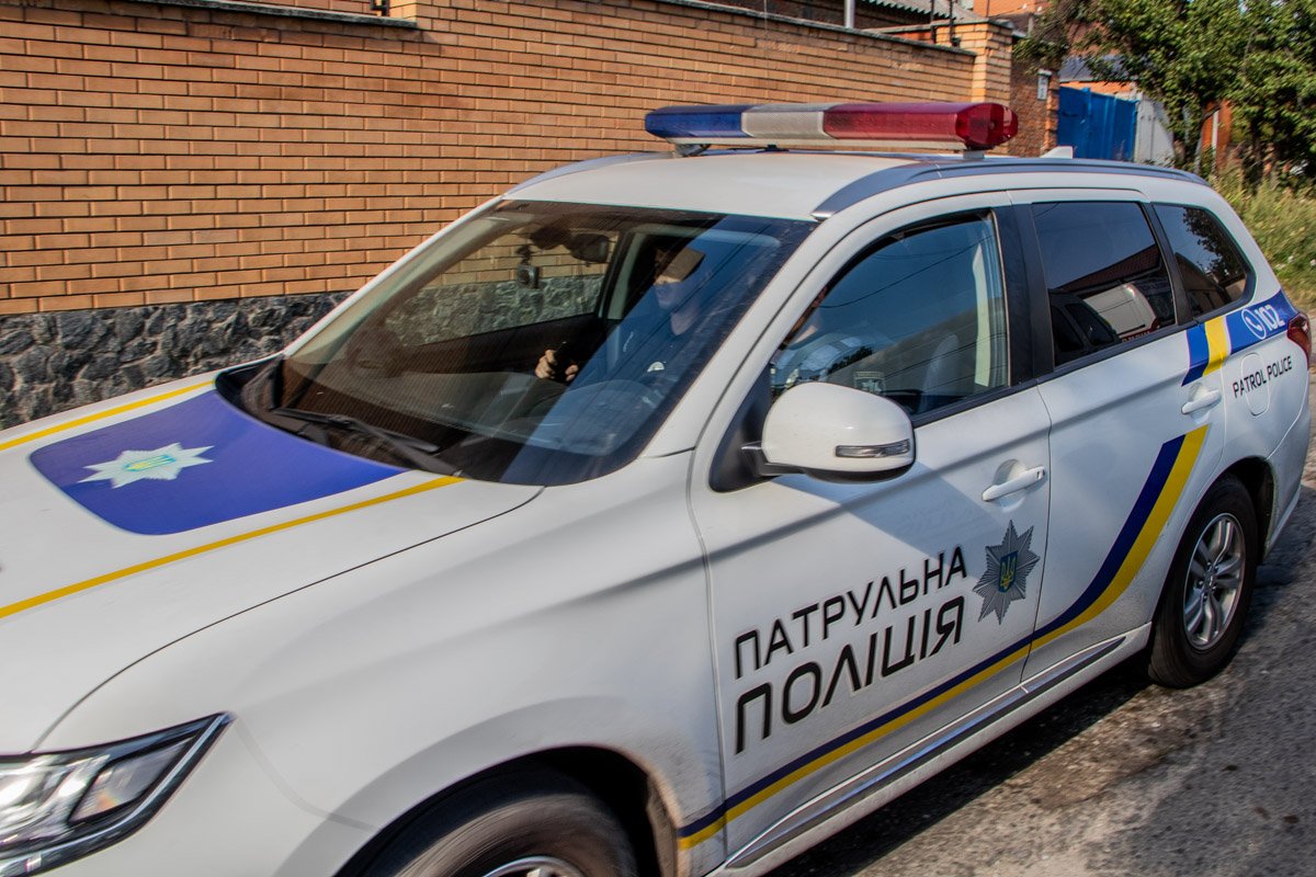 На месте работали патрульные, следователи, медики и судебно-медицинские эксперты На месте работали патрульные, следователи, медики и судебно-медицинские эксперты