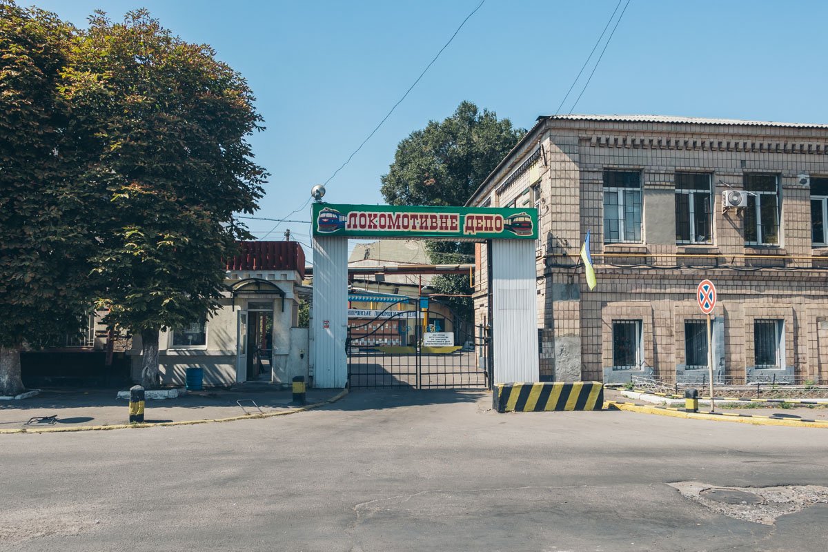 Лежащую женщину заметили охранники, которые осматривали вагон 