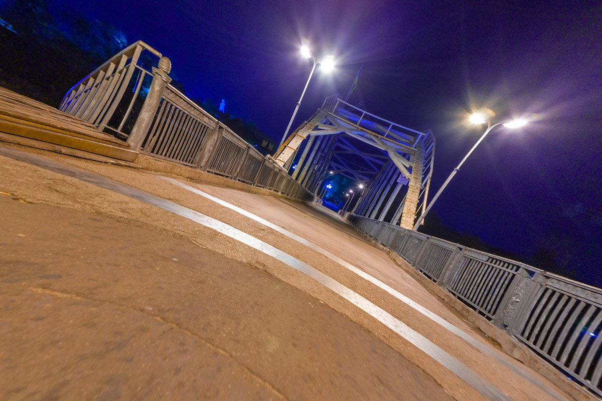 Пешеходный мост в парк имени Тараса Шевченко