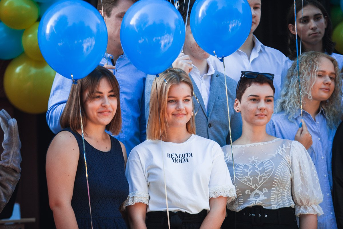 Столько фотографов, на кого смотреть?