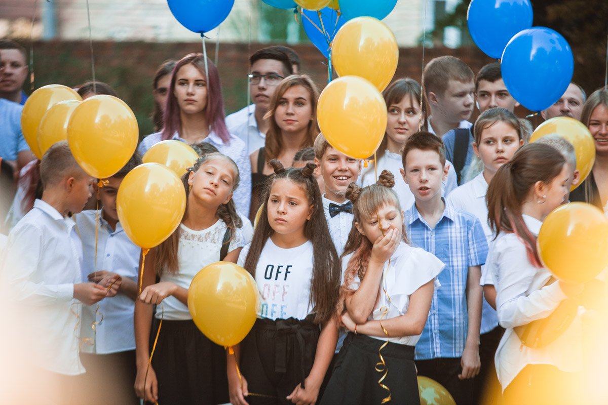 А вот и они: увлекательные занятия, веселые школьные мероприятия и вкусная столовская еда