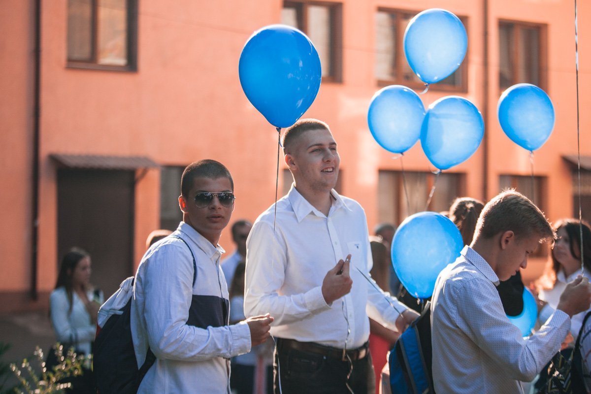 Тот момент, когда человек, что закончил школу 10 лет назад, более похож на школьника, чем школьники