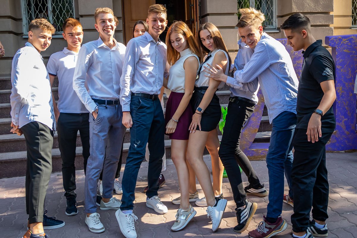 Отойдите, вы тут всю картину нам, пацанам, портите