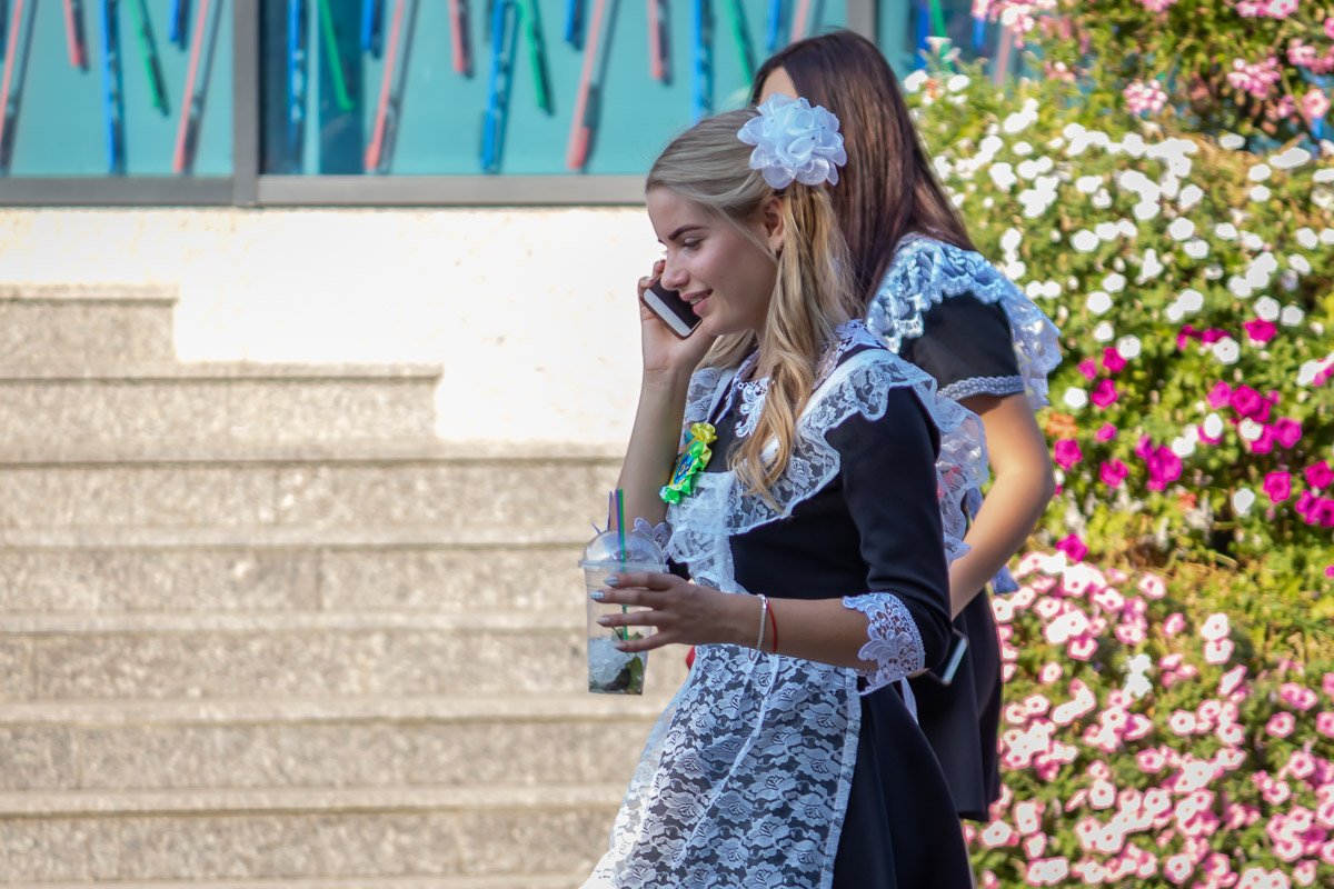 Как школьники Днепра отмечают День знаний на набережной 8