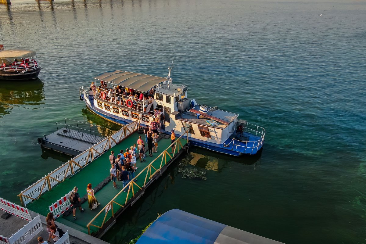 А как вы добрались на левый?