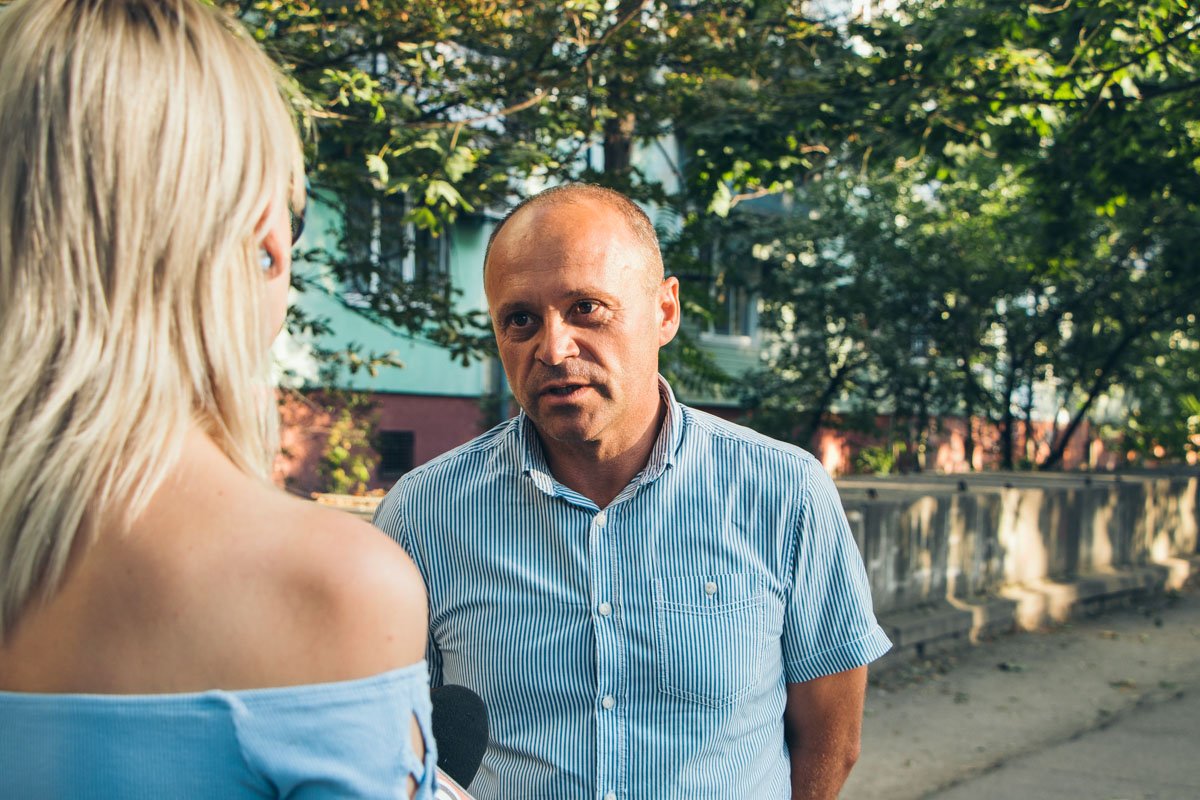 В Днепре парень помог задержать преступника, который ограбил женщину и выстрелил в полицейского 1