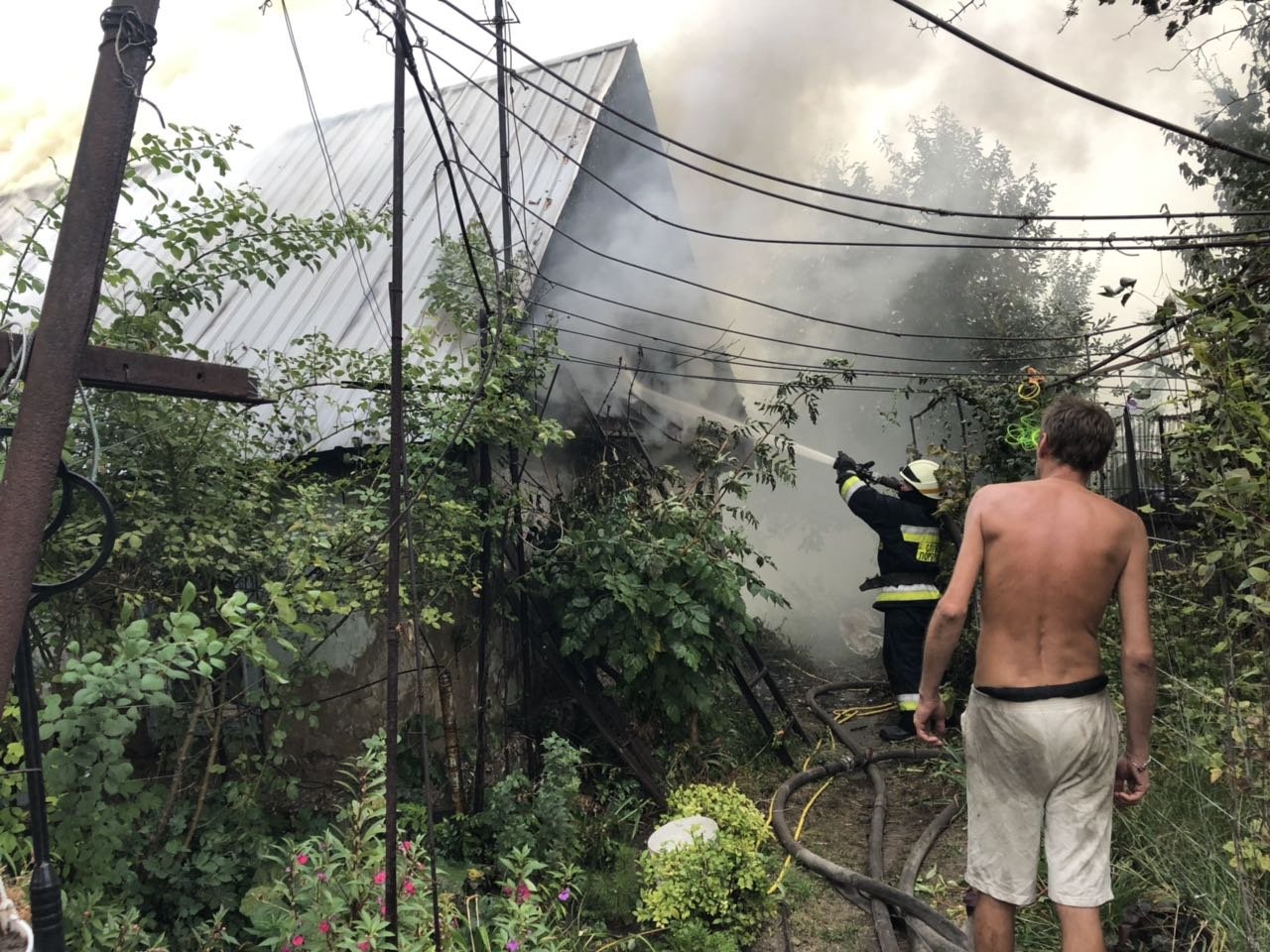 В Днепре горел частный дом: пожар тушили больше 2 часов 1