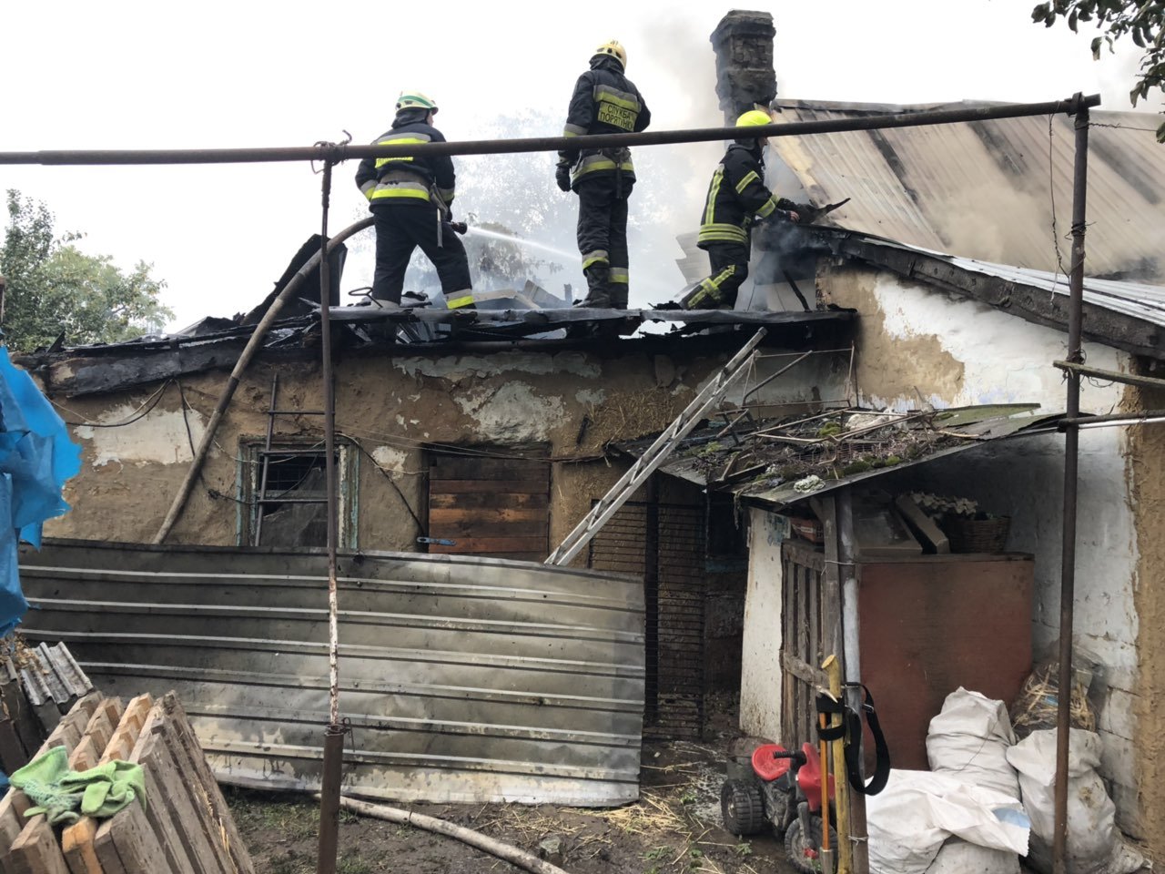 В Днепре горел частный дом: пожар тушили больше 2 часов 3