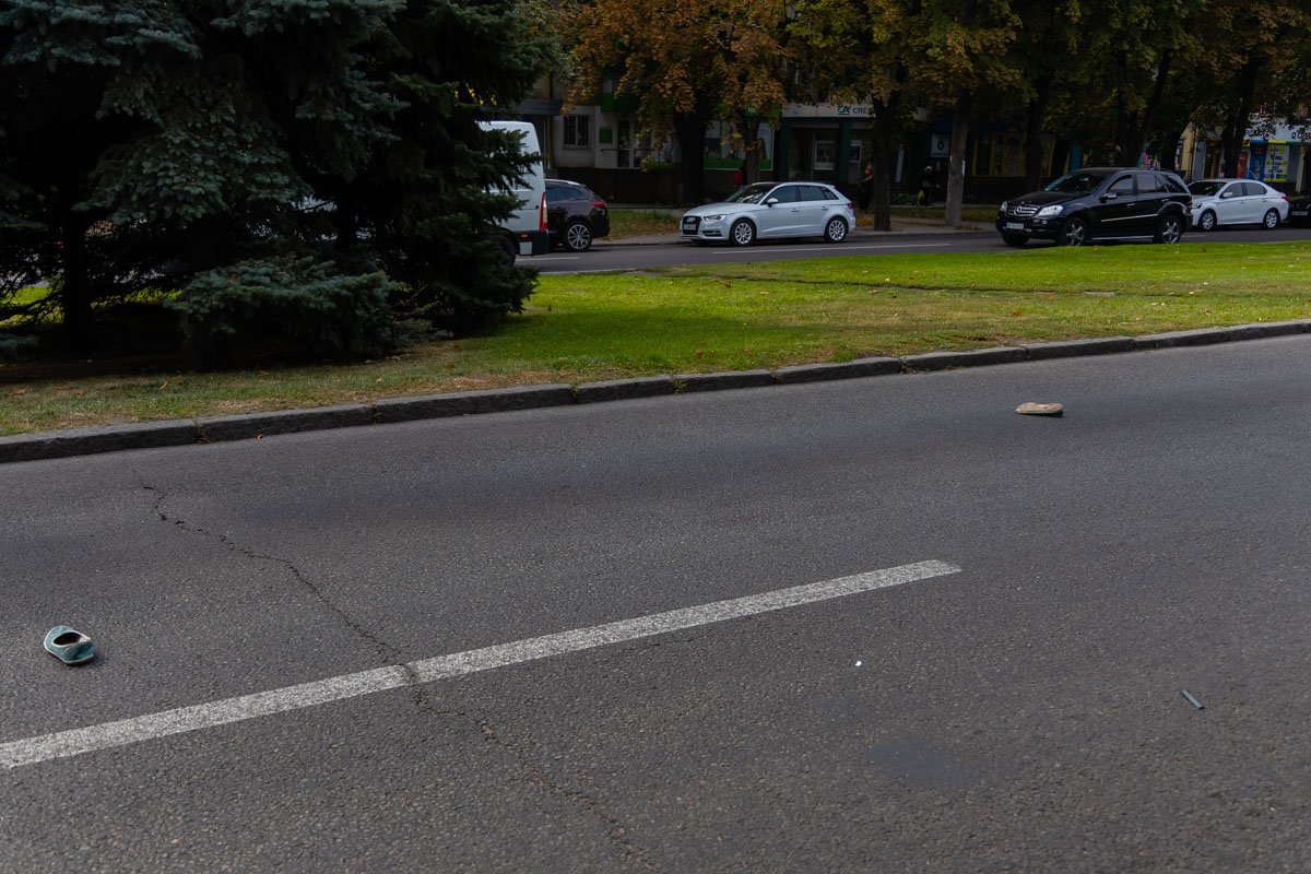 По информации от очевидцев, авто ехало на большой скорости и водитель не успел среагировать По информации от очевидцев, авто ехало на большой скорости и водитель не успел среагировать