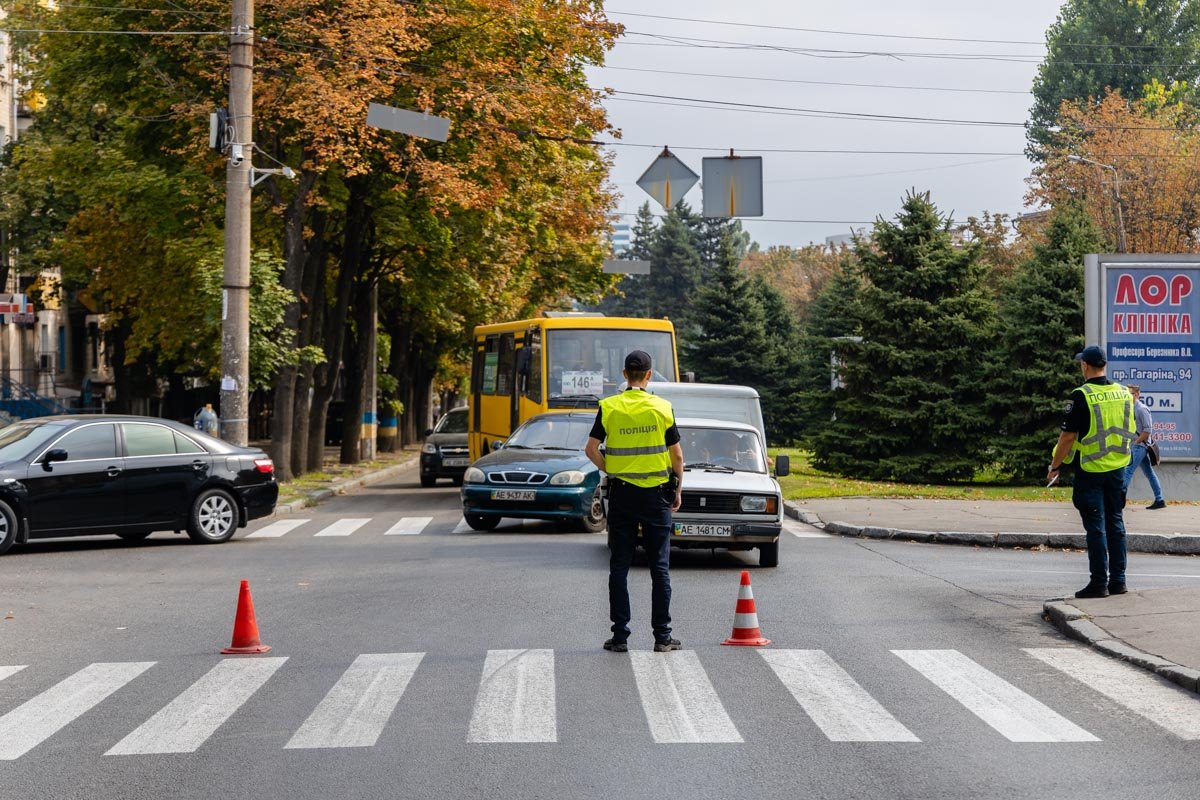 Из-за ДТП на время остановилось движение в сторону подстанции  Из-за ДТП на время остановилось движение в сторону подстанции