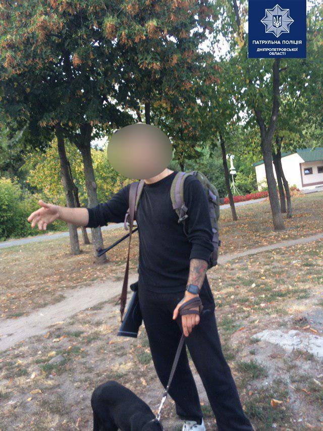 Мужчины открыли стрельбу