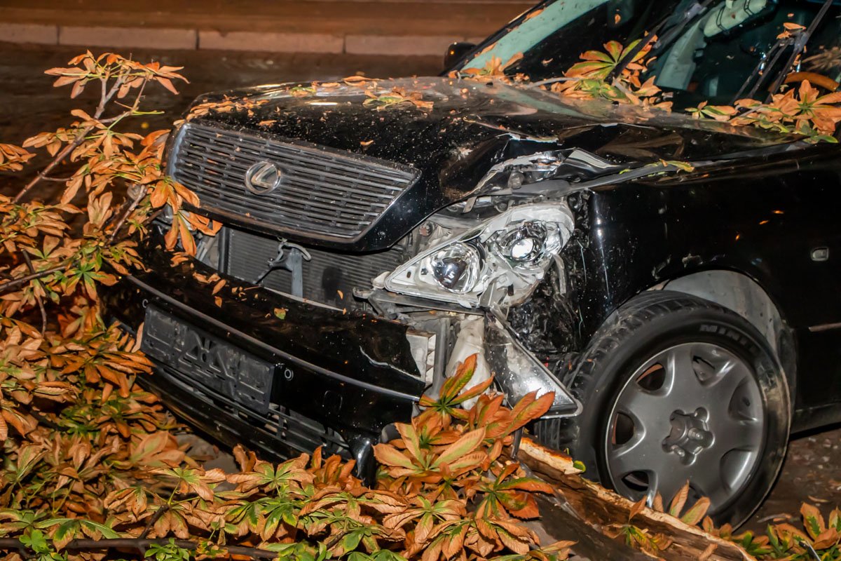 В аварии пострадал мужчина, который находился в салоне Lexus В аварии пострадал мужчина, который находился в салоне Lexus
