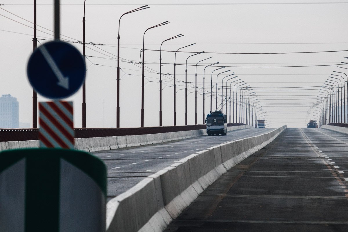 По Новому мосту ходят бесплатные пассажирские автобусы