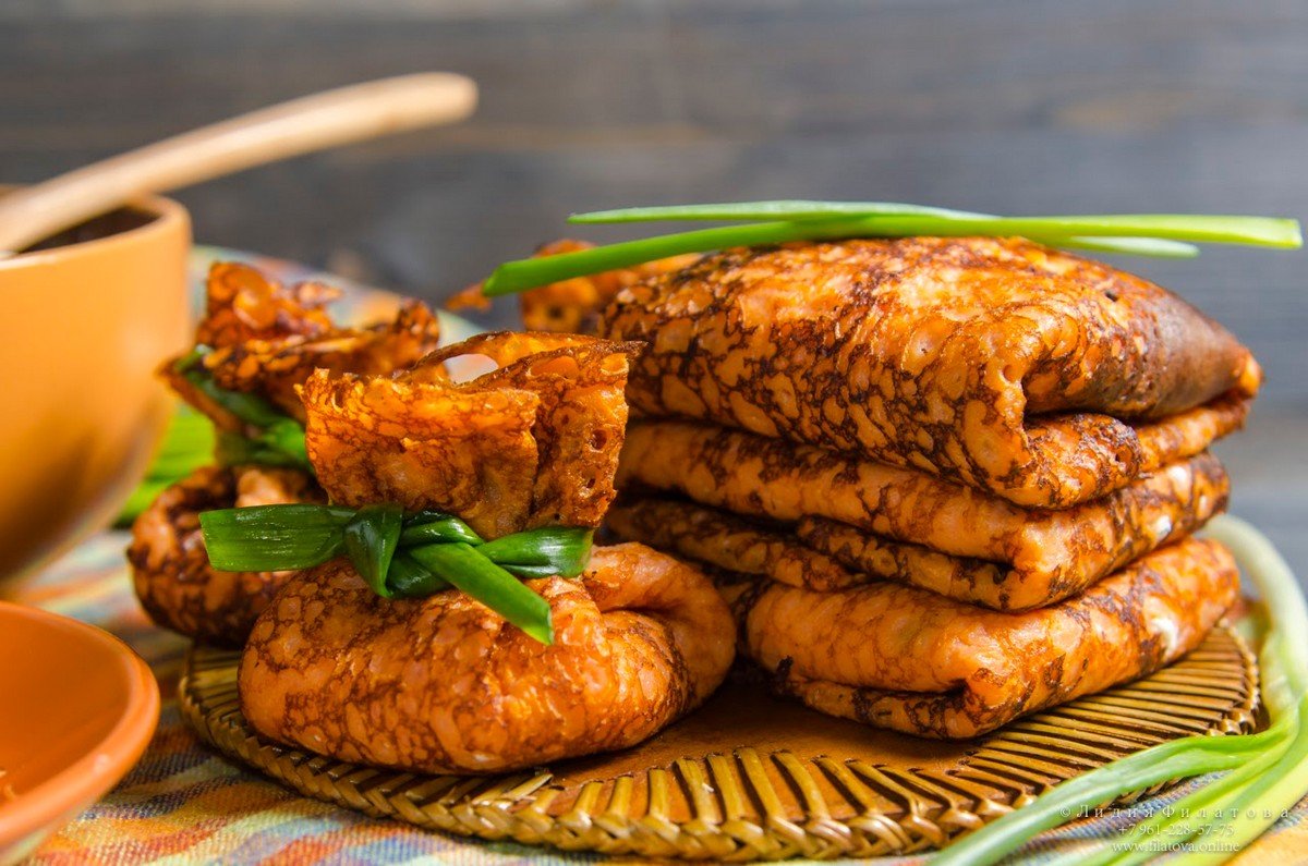 Простые и вкусные рецепты: как приготовить томатные блины с мясом 1