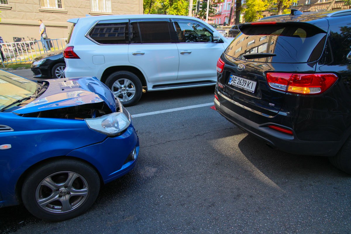 Все трое двигались вверх по Паторжинского Все трое двигались вверх по Паторжинского