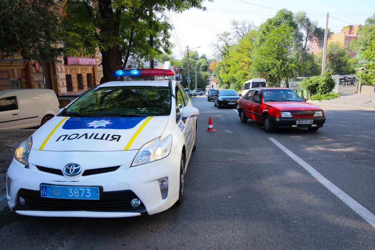 Патрульный экипаж на месте, ждут следователя по ДТП Патрульный экипаж на месте, ждут следователя по ДТП