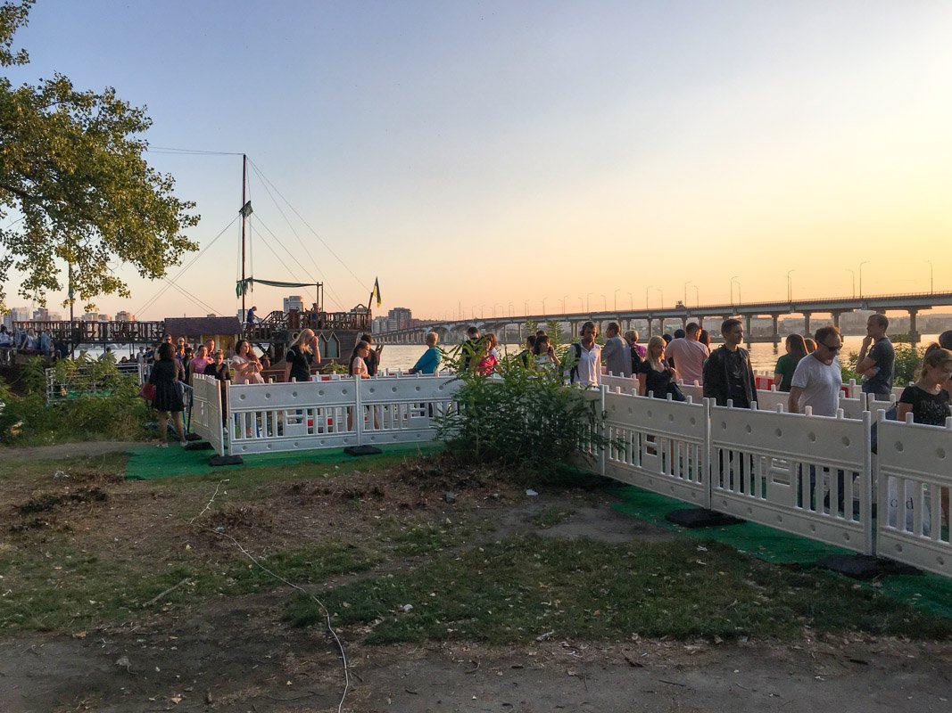 Причала, где можно найти речное такси, как и прежде, два