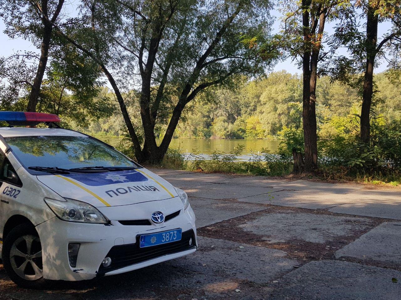 Рыбаки нашли в воде тело мужчины 